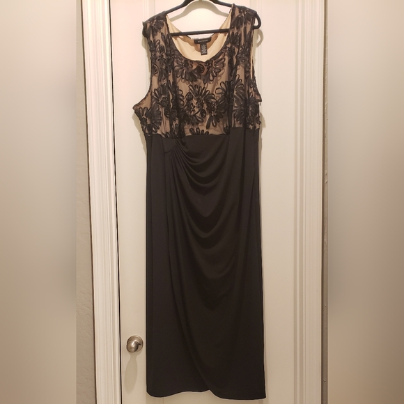 Black and Beige Sheer Embroidery Dress - Picture 4 of 9